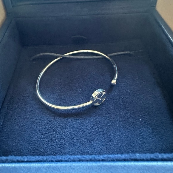 LOUIS VUITTON  Idylle Blossom Twist Bracelet, White Gold - Picture 3 of 5